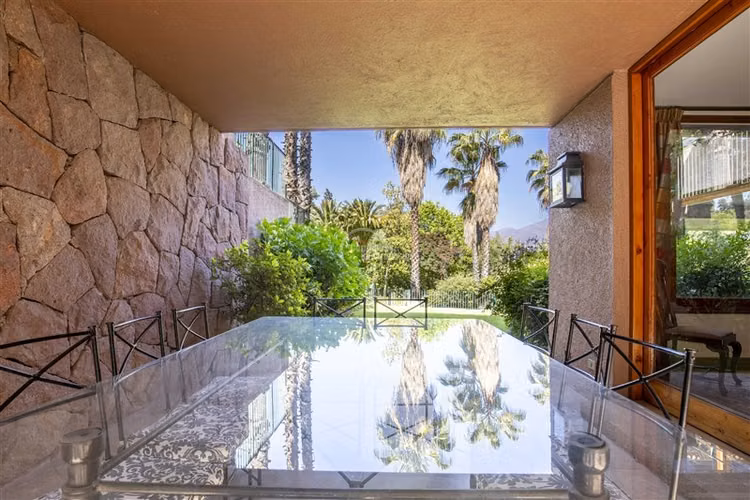 Casa en venta de 6 dorm. en Vitacura