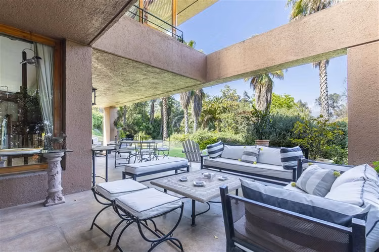 Casa en venta de 6 dorm. en Vitacura