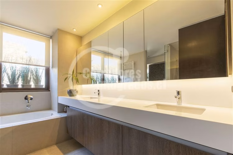 Fino Departamento en venta de 4 dorm.en Vitacura, Portezuelo