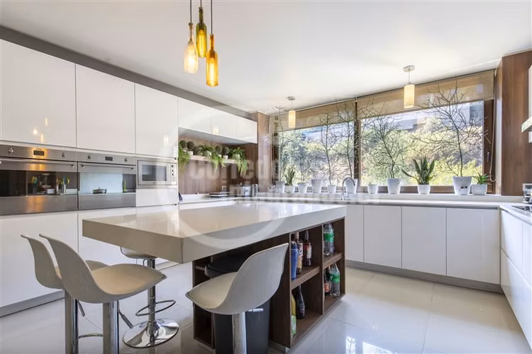 Fino Departamento en venta de 4 dorm.en Vitacura, Portezuelo