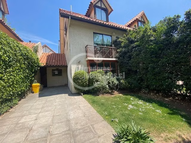 Casa en venta de 4 dorm. en Las Condes