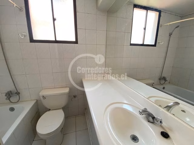 Casa en venta de 4 dorm. en Las Condes