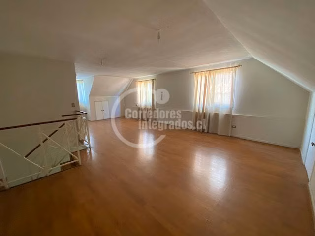 Casa en venta de 4 dorm. en Las Condes