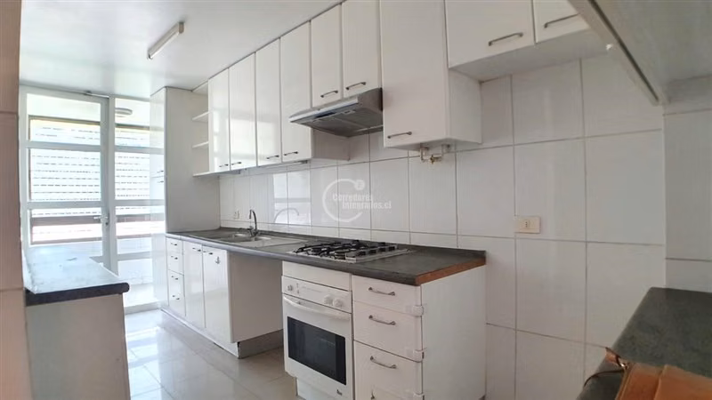 Departamento en venta de 3 dorm. en Las Condes