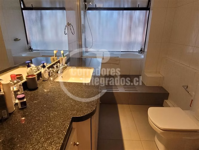 Departamento en venta de 4 dorm. en Las Condes pleno Golf