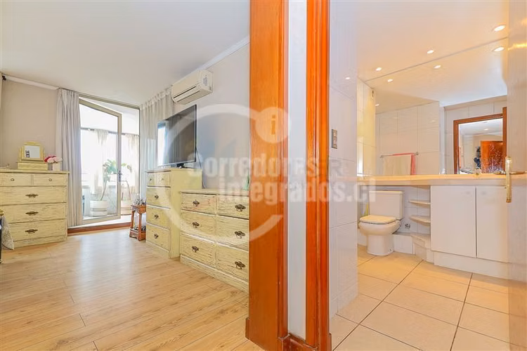 Departamento en venta de 3 dorm vista despejad en Las Condes