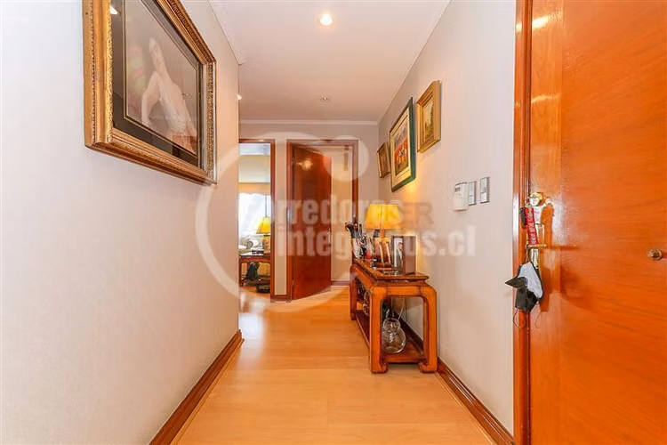Departamento en venta de 3 dorm vista despejad en Las Condes