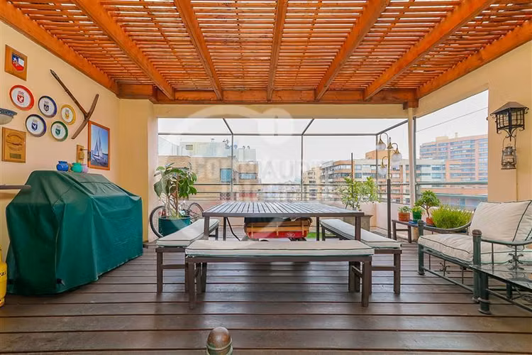 Departamento en venta de 3 dorm vista despejad en Las Condes