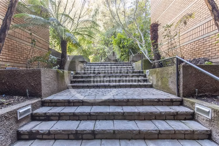 Departamento en venta de 5 dorm. en Las Condes - San Damián