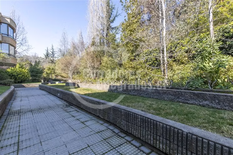 Departamento en venta de 5 dorm. en Las Condes - San Damián