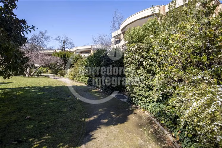 Departamento en venta de 5 dorm. en Las Condes - San Damián