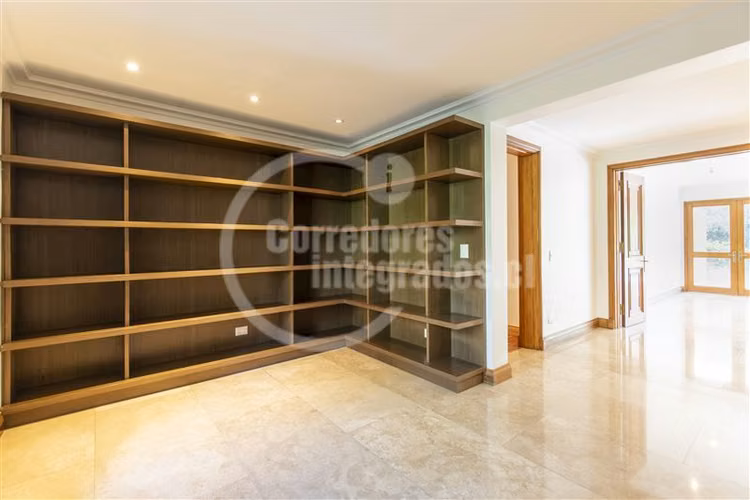 Departamento en venta de 5 dorm. en Las Condes - San Damián