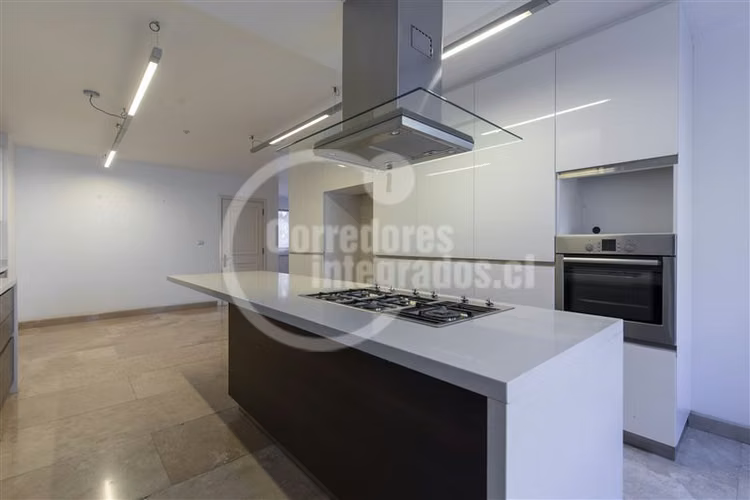 Departamento en venta de 5 dorm. en Las Condes - San Damián