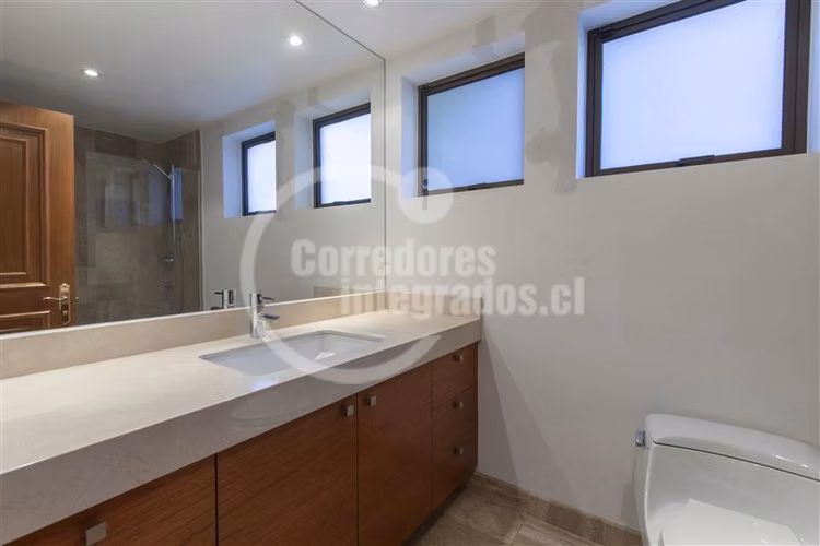Departamento en venta de 5 dorm. en Las Condes - San Damián