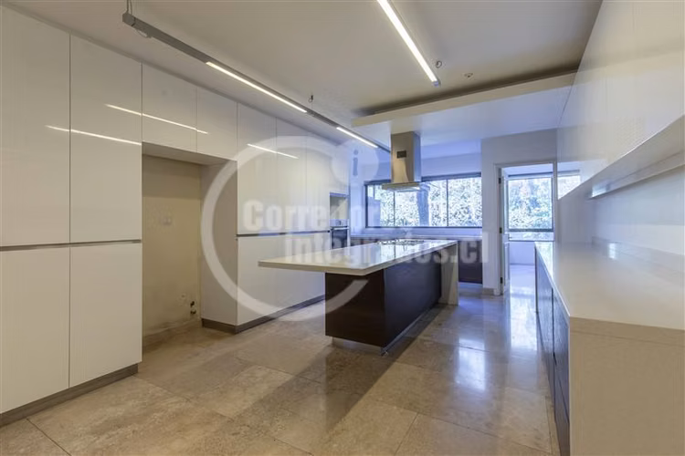 Departamento en venta de 5 dorm. en Las Condes - San Damián