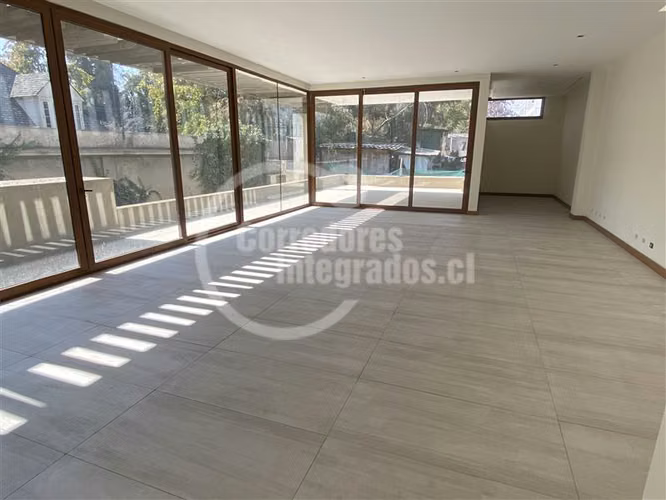 Casa en arriendo de 10 dorm. en Las Condes