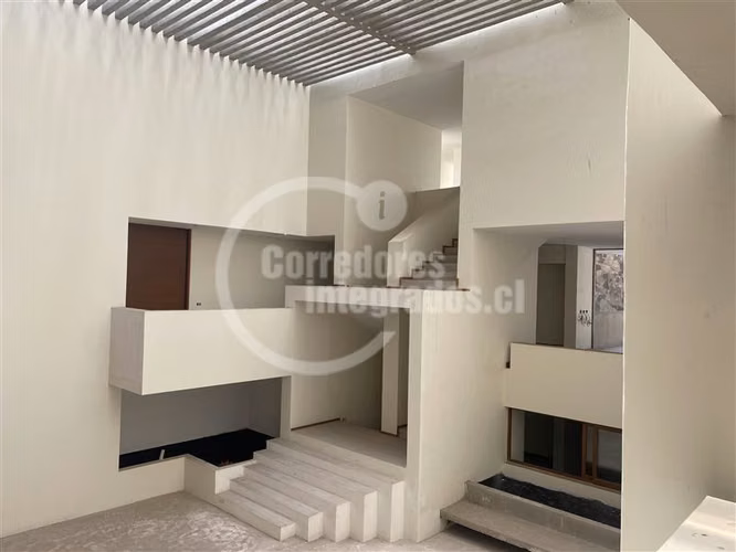 Casa en arriendo de 10 dorm. en Las Condes