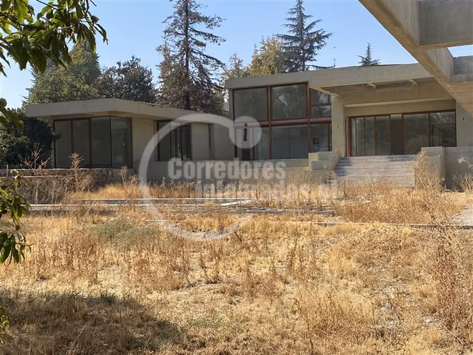 Casa en arriendo de 10 dorm. en Las Condes