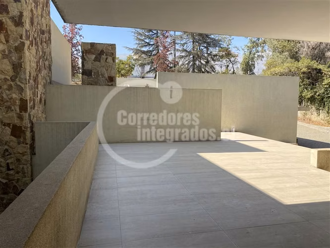 Casa en arriendo de 10 dorm. en Las Condes