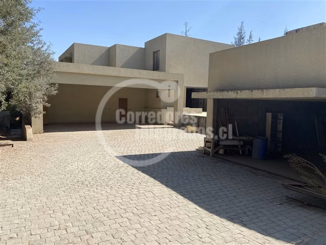 Casa en arriendo de 10 dorm. en Las Condes