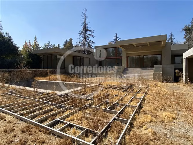 Casa en arriendo de 10 dorm. en Las Condes