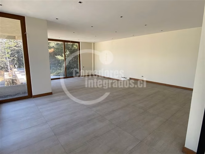 Casa en arriendo de 10 dorm. en Las Condes