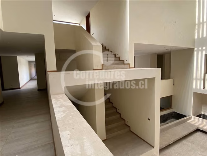 Casa en arriendo de 10 dorm. en Las Condes