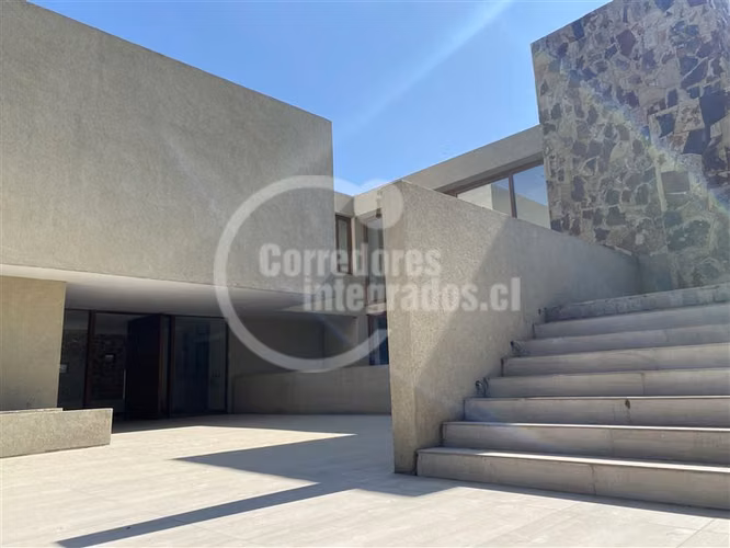 Casa en arriendo de 10 dorm. en Las Condes