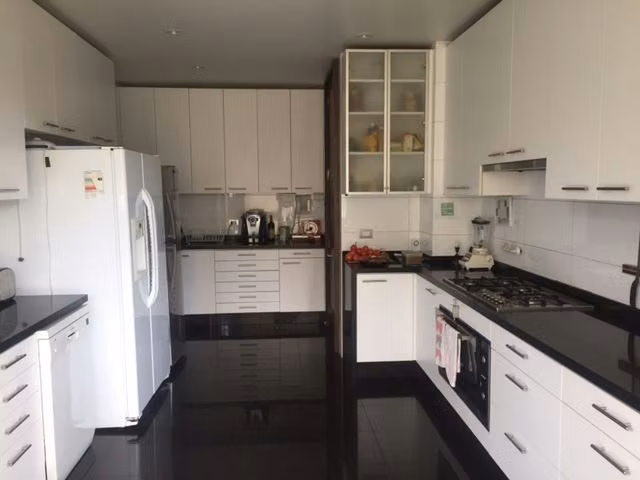 Departamento en venta de 4 dorm. en Vitacura