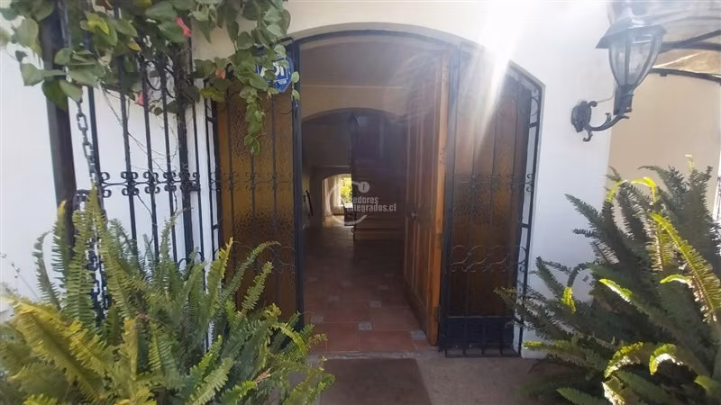 Venta Casa en Reñaca, 6 dorm. 6 baños, 4 estacion., jardín.