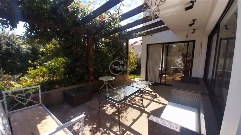 Venta Casa en Reñaca, 6 dorm. 6 baños, 4 estacion., jardín.