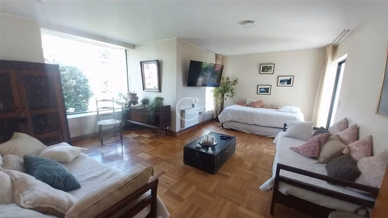 Venta Casa en Reñaca, 6 dorm. 6 baños, 4 estacion., jardín.