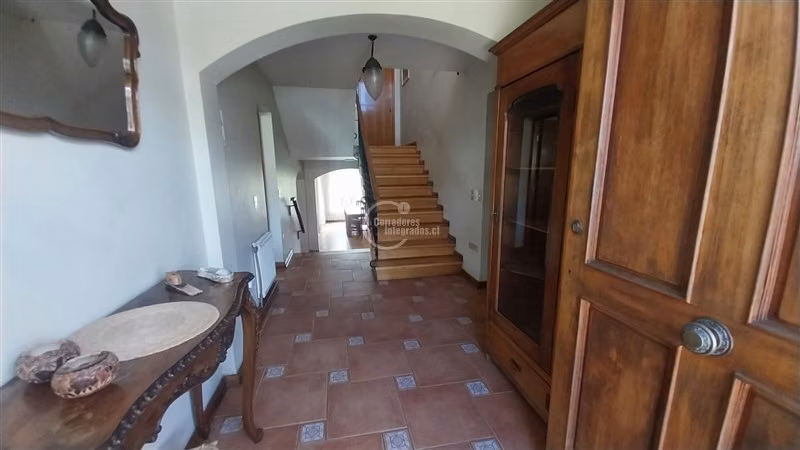 Venta Casa en Reñaca, 6 dorm. 6 baños, 4 estacion., jardín.
