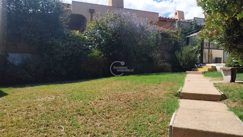 Venta Casa en Reñaca, 6 dorm. 6 baños, 4 estacion., jardín.