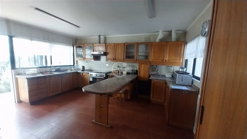 Venta Casa en Reñaca, 6 dorm. 6 baños, 4 estacion., jardín.