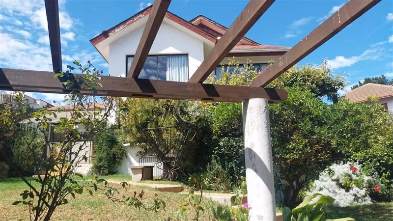 Venta Casa en Reñaca, 6 dorm. 6 baños, 4 estacion., jardín.