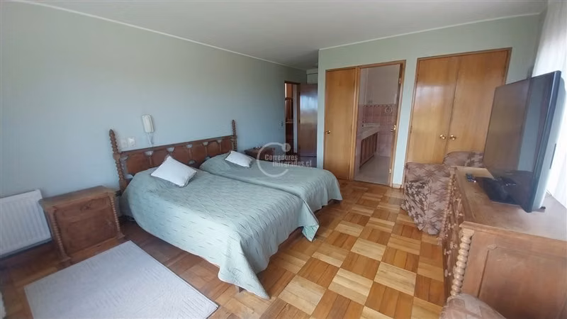 Venta Casa en Reñaca, 6 dorm. 6 baños, 4 estacion., jardín.