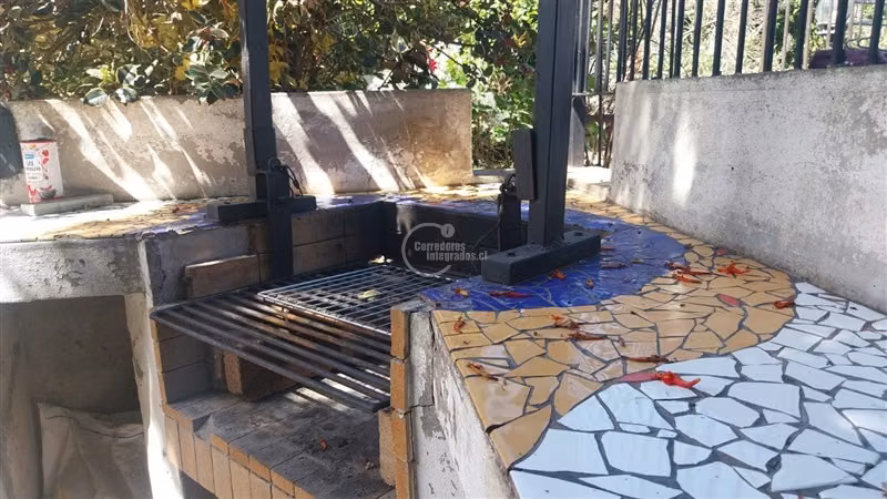 Venta Casa en Reñaca, 6 dorm. 6 baños, 4 estacion., jardín.