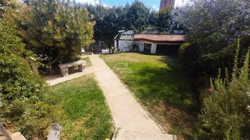 Venta Casa en Reñaca, 6 dorm. 6 baños, 4 estacion., jardín.