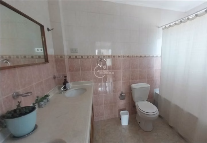Venta Casa en Reñaca, 6 dorm. 6 baños, 4 estacion., jardín.