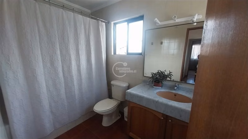Venta Casa en Reñaca, 6 dorm. 6 baños, 4 estacion., jardín.