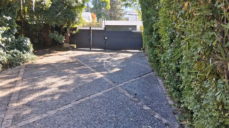 Casa en venta de 5 dorm. en Lo Barnechea