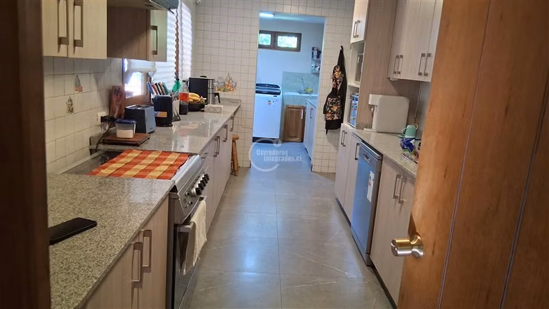 Casa en venta de 5 dorm. en Lo Barnechea