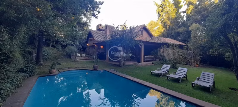 Casa en venta de 5 dorm. en Lo Barnechea