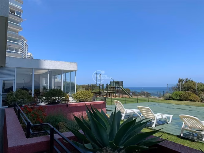 Departamento en venta de 3 dorm. vista al mar en Concón