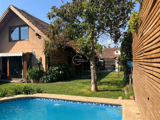 Casa en venta de 5 dorm. en Las Condes