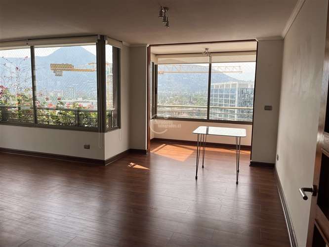 Departamento en venta de 5 dorm. en Las Condes