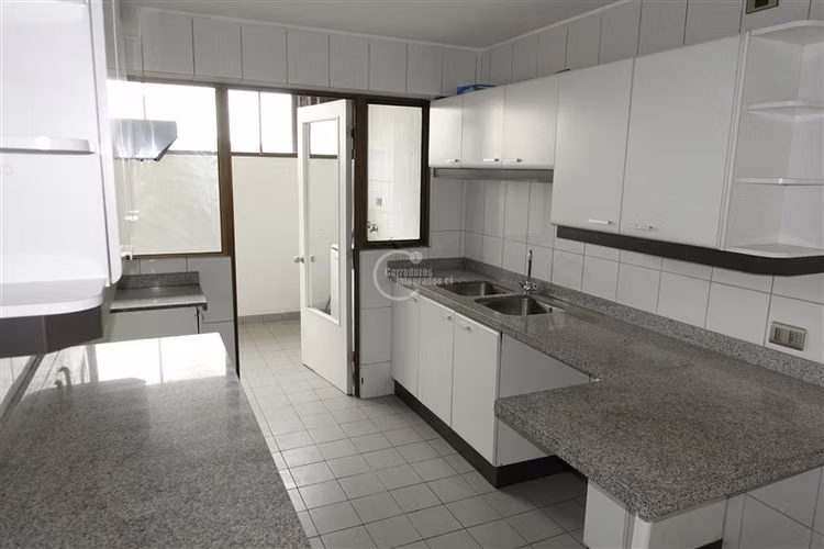 Departamento en venta de 3 dorm. en Vitacura