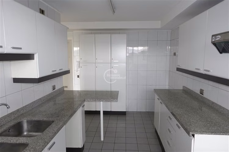Departamento en venta de 3 dorm. en Vitacura