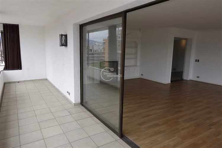 Departamento en venta de 3 dorm. en Vitacura
